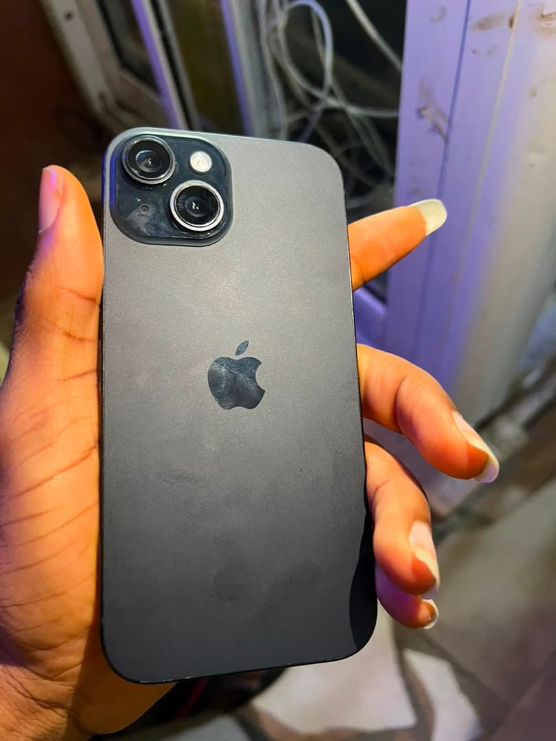 iPhone 15 (256GB) - 2023 view 3
